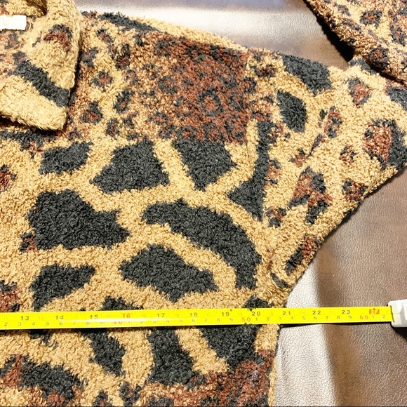 Cache Animal Print Button Front Medium Jac… - Picture 5 of 6